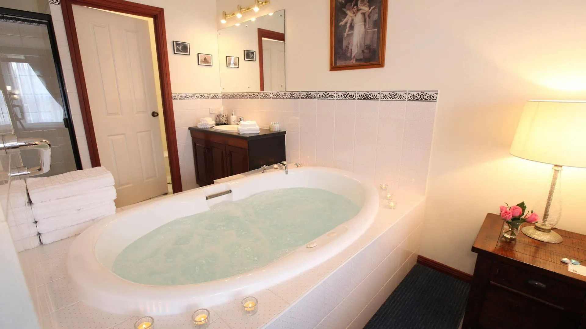 Wine And Roses Bed And Breakfast Adelaide Bed & Breakfast
