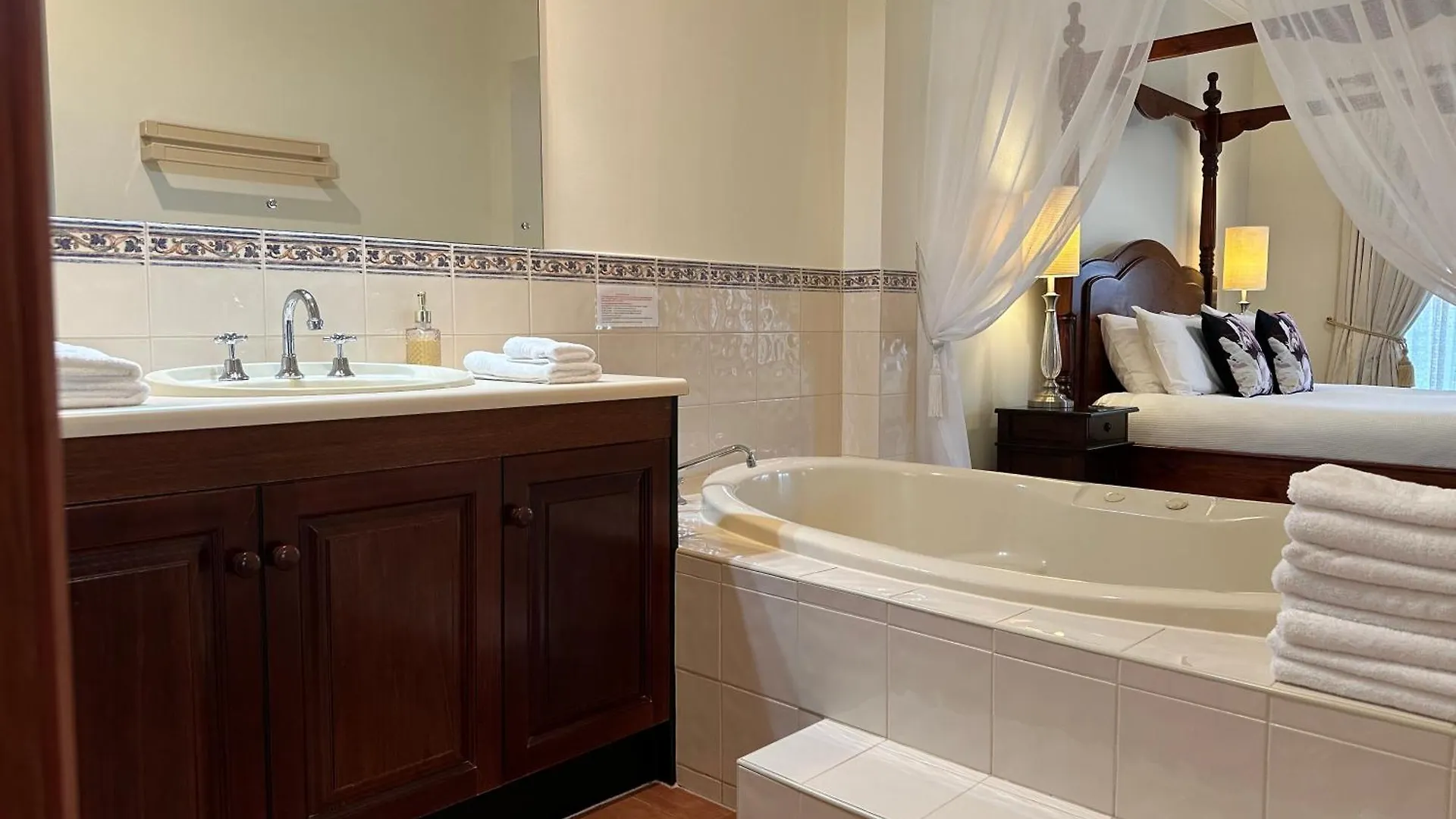 Wine And Roses Bed And Breakfast Mclaren Vale 4*, Adelaide Australia