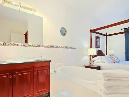 Wine And Roses Bed And Breakfast Mclaren Vale Bed & Breakfast